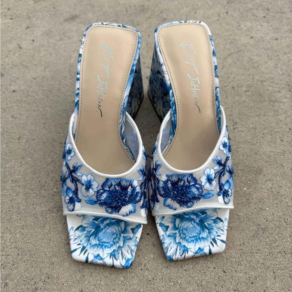 Betsey Johnson White and Blue Floral Mules